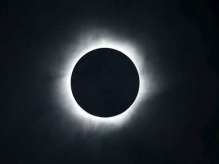 इन चार राशिफल वालों के लिए अशुभ है ये चंद्र ग्रहण