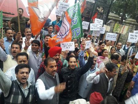 हिमाचल में कोटखाई गैंगरेप-मर्डर पर फिर भड़का लोगों का गुस्सा