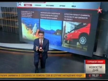 VIDEO: लाइव शो में न्‍यूज एंकर ने किया कुछ ऐसा कि गर्लफ्रेंड हो गई खुश