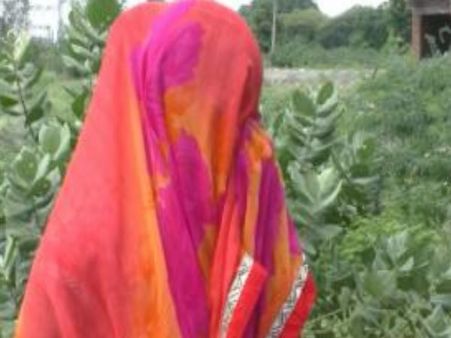 देह व्यापार के दलदल में फंसी लड़की ने कस्टमर के फोन के जरिए पाई आजादी