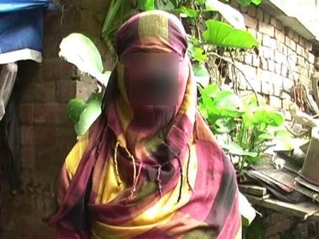 VIDEO: कोचिंग जा रही लड़की से दबंग नेता ने साथियों संग मिलकर की छेड़छाड़