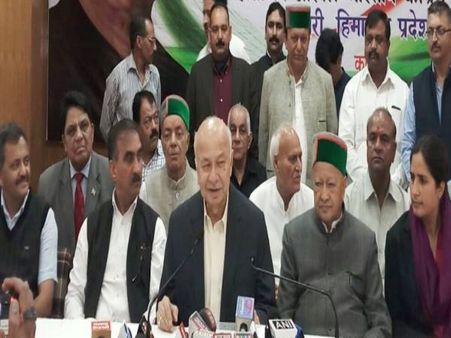 शिमला: कांग्रेस सरकार की गुटबाजी, नेता एक-दूसरे पर उगल रहे हैं जहर