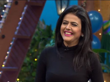 आजतक की एंकर श्वेता सिंह ने इशारों में साधा हामिद अंसारी पर निशाना तो लोगों ने कहा- लाजवाब