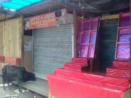 गाय से दुराचार करते पकड़ा गया युवक, सांप्रदायिक तनाव, थाने को घेरा