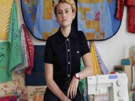 फ़ैशन डिज़ाइनर जो अपने ख़ून से कपड़े बुनती है