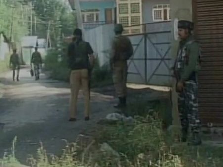 जम्मू कश्मीर के सोपोर में सुरक्षाबलों और आतंकियों में मुठभेड़, दो आतंकी ढेर