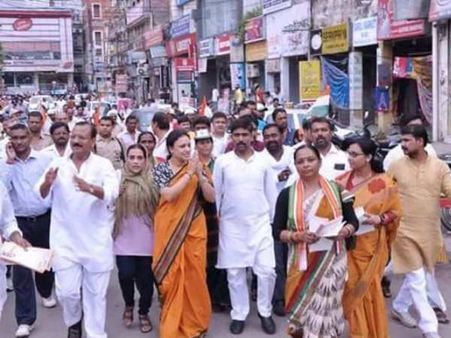 प्रतापगढ़ में अपनी सीट भी नहीं बचा सकी बीजेपी, कांग्रेस वाली ने हरा दिया