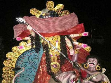 Durga Ashtami: मां दुर्गा की मूर्ति तोड़ने पर दो समुदायों में बवाल, मौके पर फोर्स