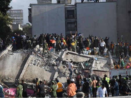 मेक्सिको भूकंप: स्कूल की इमारत गिरने से 20 बच्चों की मौत, 30 अब भी लापता