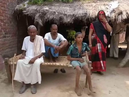 VIDEO: लाख रुपए के कर्जे से दबे किसान का पूरा तीन रुपया सरकार ने किया माफ