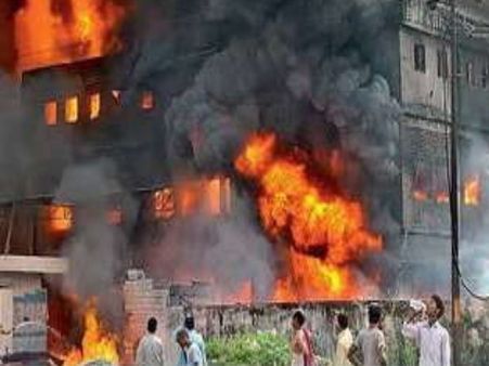 अचानक लगी आग हो गई भयानक, 100 करोड़ की संपत्ति जलकर खाक