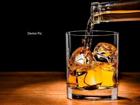 ग्वालियर से मंगवाई गई थी 50 लाख की ब्रांडेड शराब, पुलिस ने जब्त कर दो तस्करों को दबोचा