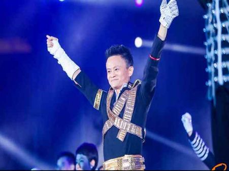 VIDEO: माइकल जैकसन की तरह नाचा चीन का सबसे अमीर शख्स, हिल गया इंटरनेट