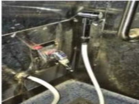 Mahamana Express का किया ऐसा हाल, नल-शावर और पायदान तक चुरा ले गए यात्री