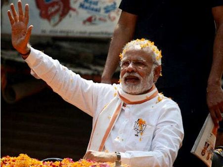 काशी आ रहे पीएम से मिलेगा 4 सदस्यीय शिक्षामित्रों का दल, मिल चुकी है अनुमति