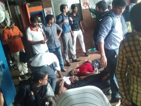 मुंबई हादसा: मरने वालों में 8 महिलाएं, 5 की नहीं हो सकी है पहचान, देखिए पूरी लिस्ट