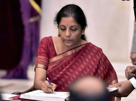 रक्षा मंत्रालय संभालते ही निर्मला सीतारमण ने लिया बड़ा फैसला