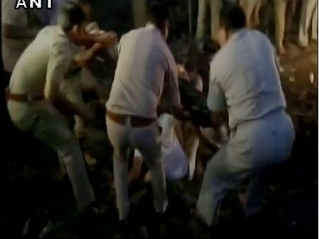 नोएडा: सीवर की सफाई करने उतरे 3 मजदूरों की मौत