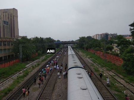 Ranchi Rajdhani Derailed: राजधानी का इंजन और एक पावर कार पटरी से उतरी