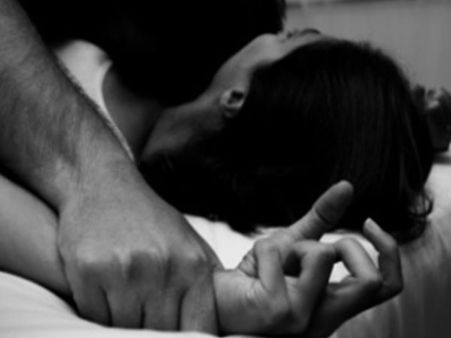 21 वर्षीय युवती ने 70 वर्षीय 'स्वयंभू भगवान' पर लगाया रेप करने का आरोप,मामला दर्ज