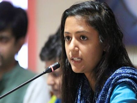 पत्रकार गौरी लंकेश की मौत पर लड़की ने अरनब गोस्‍वामी के चैनल को कहा- भाग जाओ यहां से