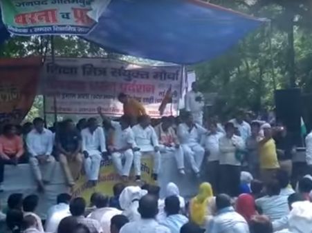 असफल हो गई HRD मिनिस्टर और शिक्षा मित्रों की मीटिंग