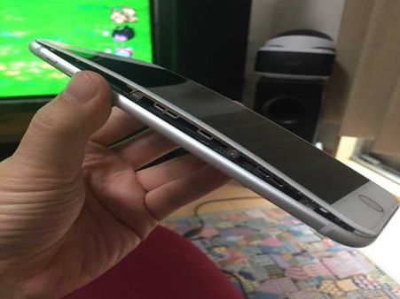 यूजर्स का दावा, चार्ज करते हुए फटा एप्पल का iPhone 8 Plus