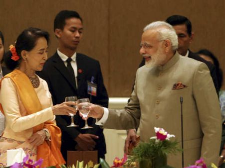 PM मोदी ने म्यांमार दौरे पर आंग सान सू की को तोहफे में क्या दिया, जानिए