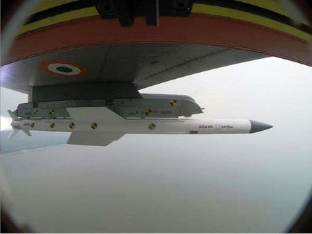 स्वदेशी मिसाइल 'अस्त्र' का सफल परीक्षण, एयर फोर्स में होगा शामिल