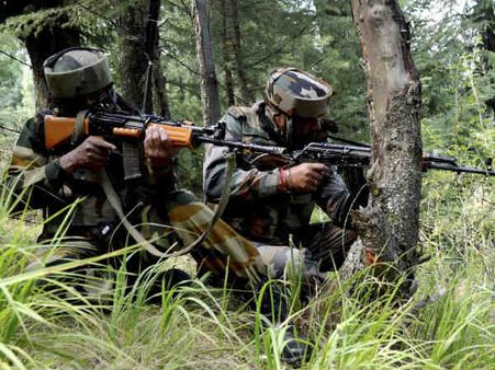 J&K: कुपवाड़ा में सेना और आतंकियों के बीच मुठभेड़, लश्कर का एक आतंकी ढेर