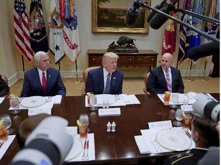 नॉर्थ कोरिया से डोनाल्ड ट्रंप चाहते हैं युद्ध, लेकिन व्हाइट हाउस में एक शख्स जो किम जोंग से बातचीत पर अड़ा