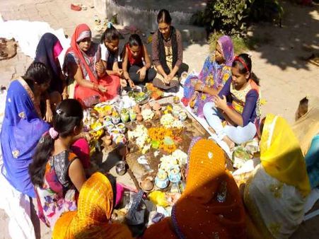 PICS: इसलिए मनाया जाता है भैया दूज, ये है इस परंपरा की पूरी जानकारी