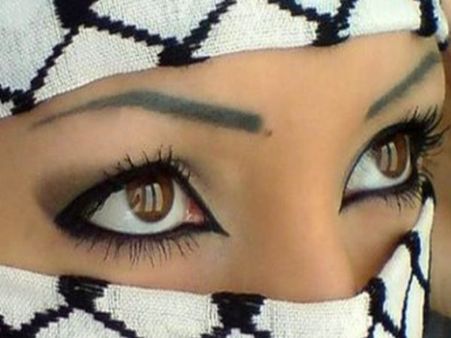 मुस्लिम महिलाओं के आइब्रो पर दारुल उलूम ने जारी किया फतवा, बिना इसके करेंगी निकाह!