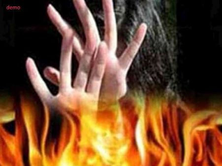 मम्मी को जलता देख बिलख रही थी 6 साल की बच्ची इसलिए पापा ने उसे भी जला दिया