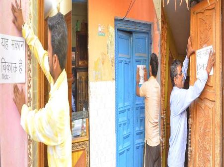 रावण का पुतला लगाने पर पथराव करने वाले समूह से पलायन को मजबूर परिवार