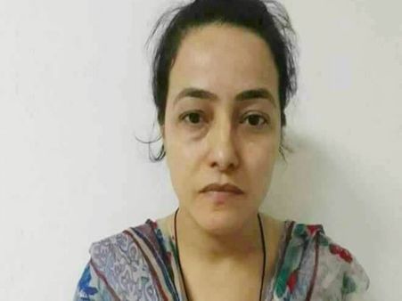 हनीप्रीत के परिवार ने उड़ाई कानून की धज्जियां, VIP नंबर कार से गए जेल, पुलिस के पास नहीं है रिकॉर्ड