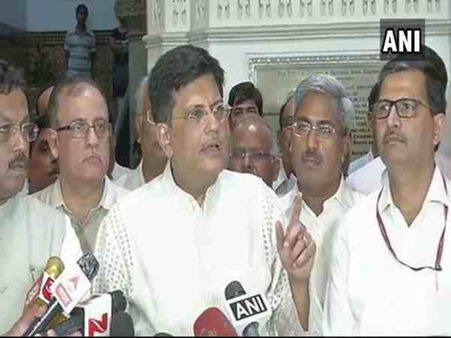 मुंबई हादसे के बाद रेलमंत्री पीयूष गोयल का बयान, कांग्रेस से विरासत में मिली समस्या