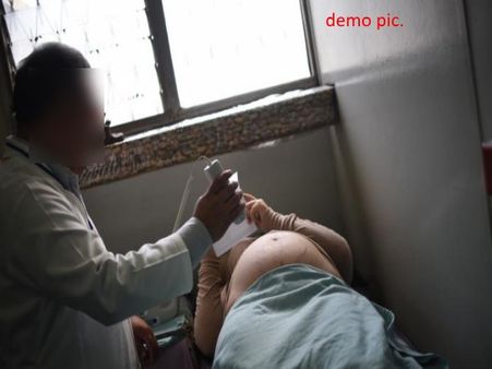 डॉक्टर ने जांच में नाबालिग को बताया प्रेग्नेंट तो खुली घर के सामने वाले मास्टर की पोल