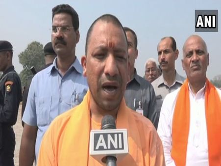 किसने बनवाया, इससे मतलब नहीं, भारतीय मजदूरों के खून-पसीने से बना है ताजमहल: सीएम योगी