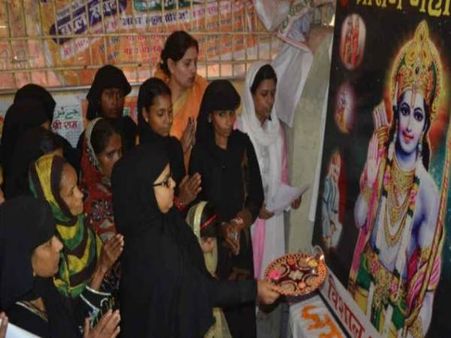 श्रीराम आरती पर विवाद के बाद मुस्लिम महिला का दारुल उलेमा को जवाब- राम हमारे पूर्वज