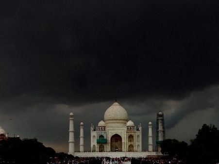 मोदी के मंत्री ने संगीत सोम के बयान से किनारा किया, कहा- ताजमहल हमारी शान