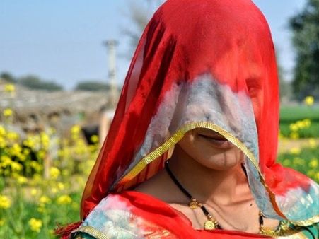 घूंघट की आड़ में भूल गई घर, दो दिन तक ससुराल ढूंढ़ती रही पुलिस