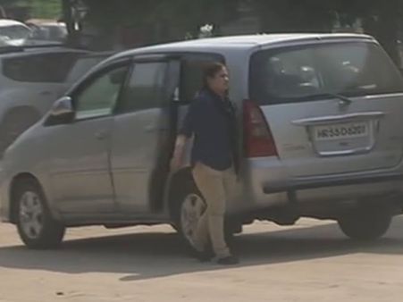 विपश्यना इंसां को देख रो पड़ी हनीप्रीत, आमने-सामने हो रही है पूछताछ