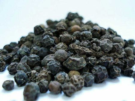 हेल्थ-वेल्थ और लव चाहिए तो अपनाइए काली मिर्च के टोटके...