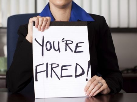 ऑफिस में 'ज्यादा काम' करने की इस शख्स को मिली सजा, बॉस ने नौकरी से निकाला