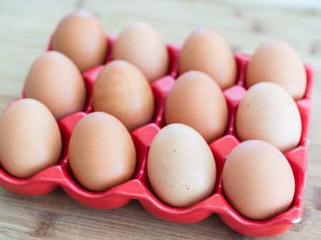 अंडे की कीमतों में भारी उछाल से कैसे होगा 'संडे हो या मंडे, रोज खाओ अण्डे'