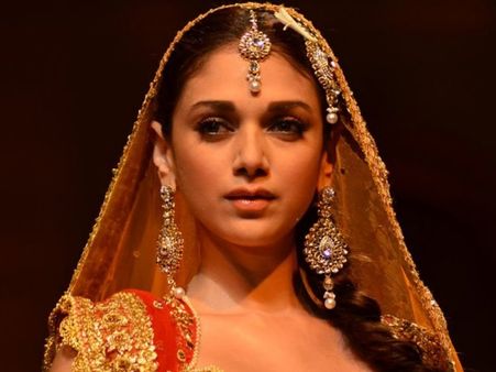 Padmavati का विरोध करने वालों जरा बताओ- 'जब सरेआम लड़की का रेप होता है तब कहां जाता है गुस्सा?'