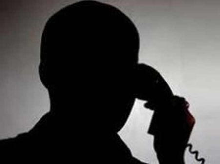 गलती से SHO को मिलाया फोन, करने लगा लड़की को GB Road पर बेचने की डील