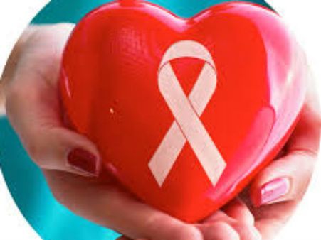 World Aids Day: छूने, चूमने से नहीं फैलता एड्स और ना ही HIV पीड़ित चरित्रहीन होता है...