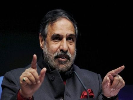 'भारत की ट्रेजडी है जिसे अर्थशास्त्र का कोई ज्ञान नहीं, वह डॉ मनमोहन सिंह की जगह ले लेता है'-कांग्रेस